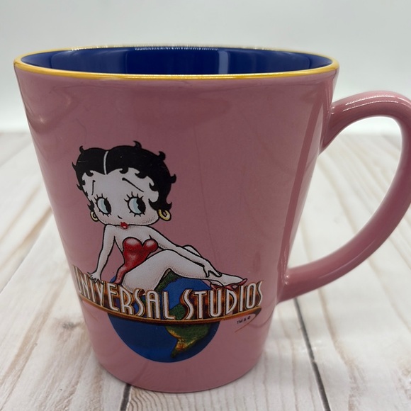 Pink Betty Boop Universal Studios Mug - Picture 2 of 4